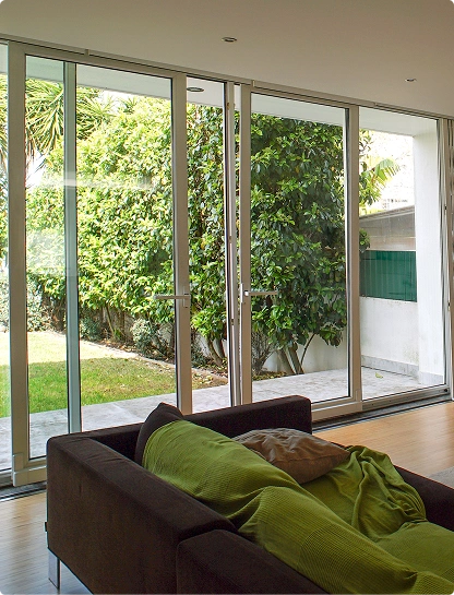 Sistema C70 - Janela PVC de correr com design minimalista